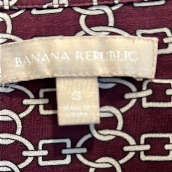 Banana Republic Women's Burgundy Patterned Top- size small - Picture 2 of 3